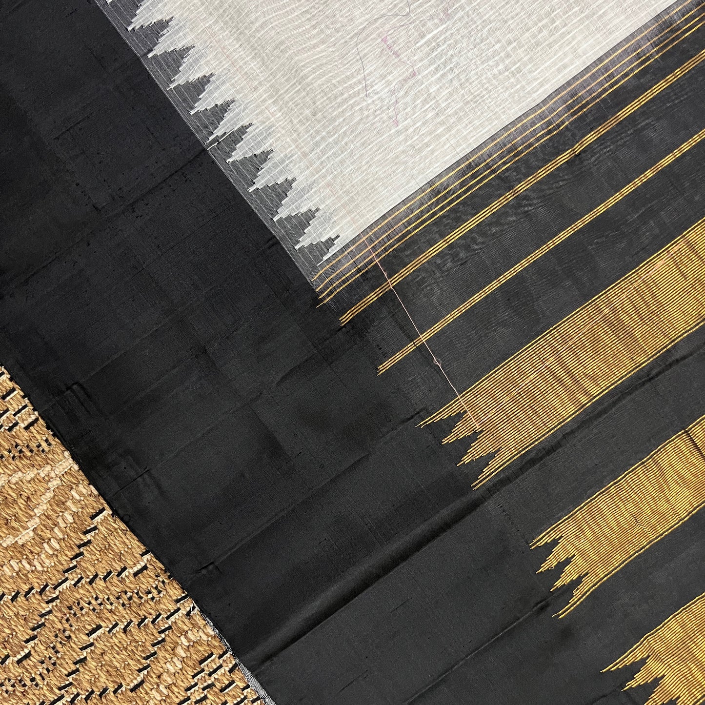 Gadwal handloom Silk Cotton Saree online - White Color