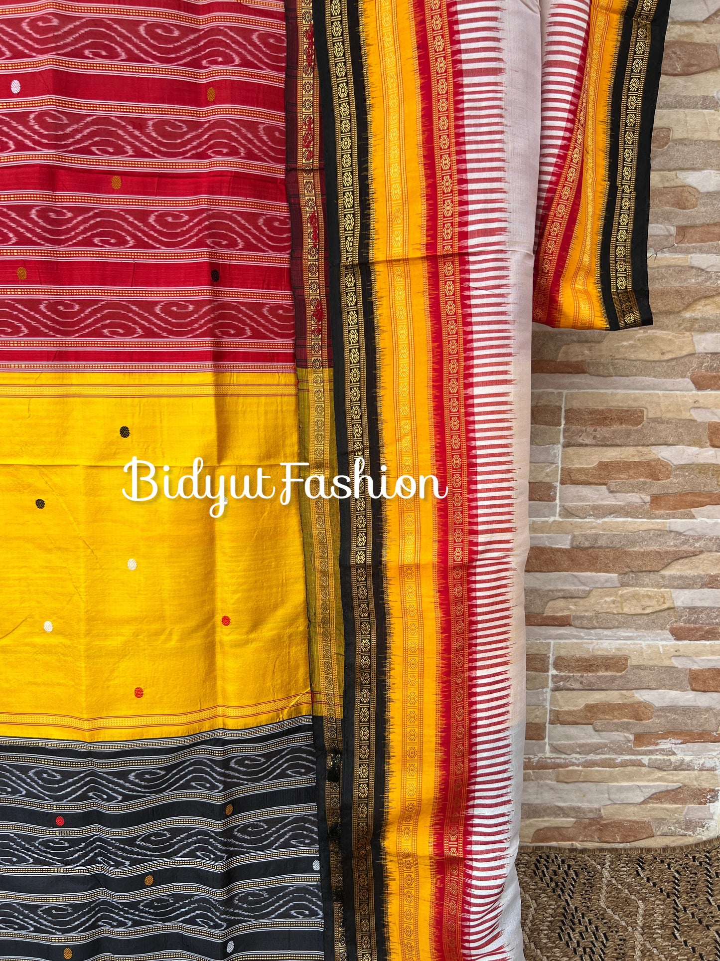Odisha handloom Kathiphera Nuapatna Ikat Silk Saree white color