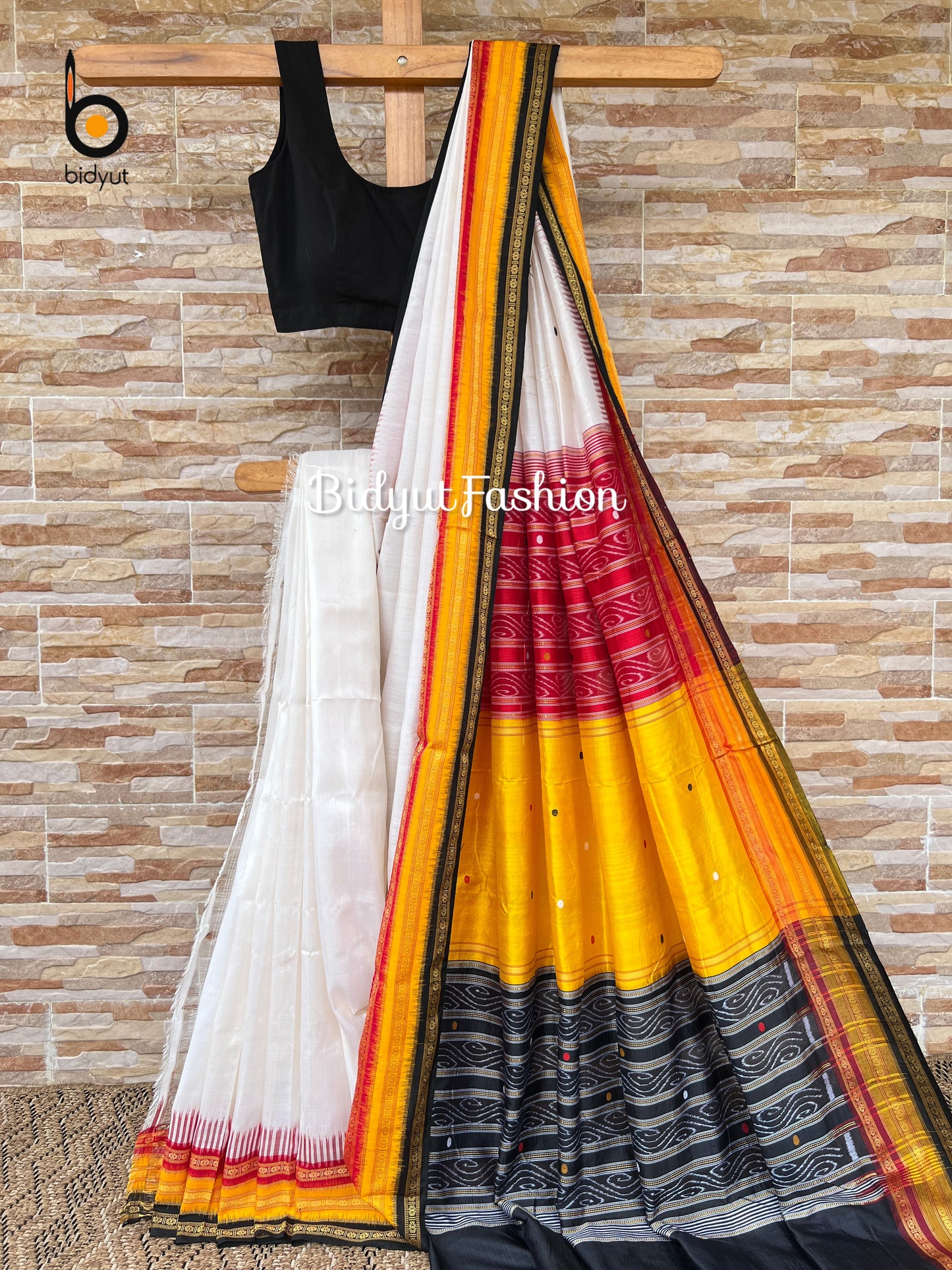 Odisha handloom Kathiphera Nuapatna Ikat Silk Saree white color