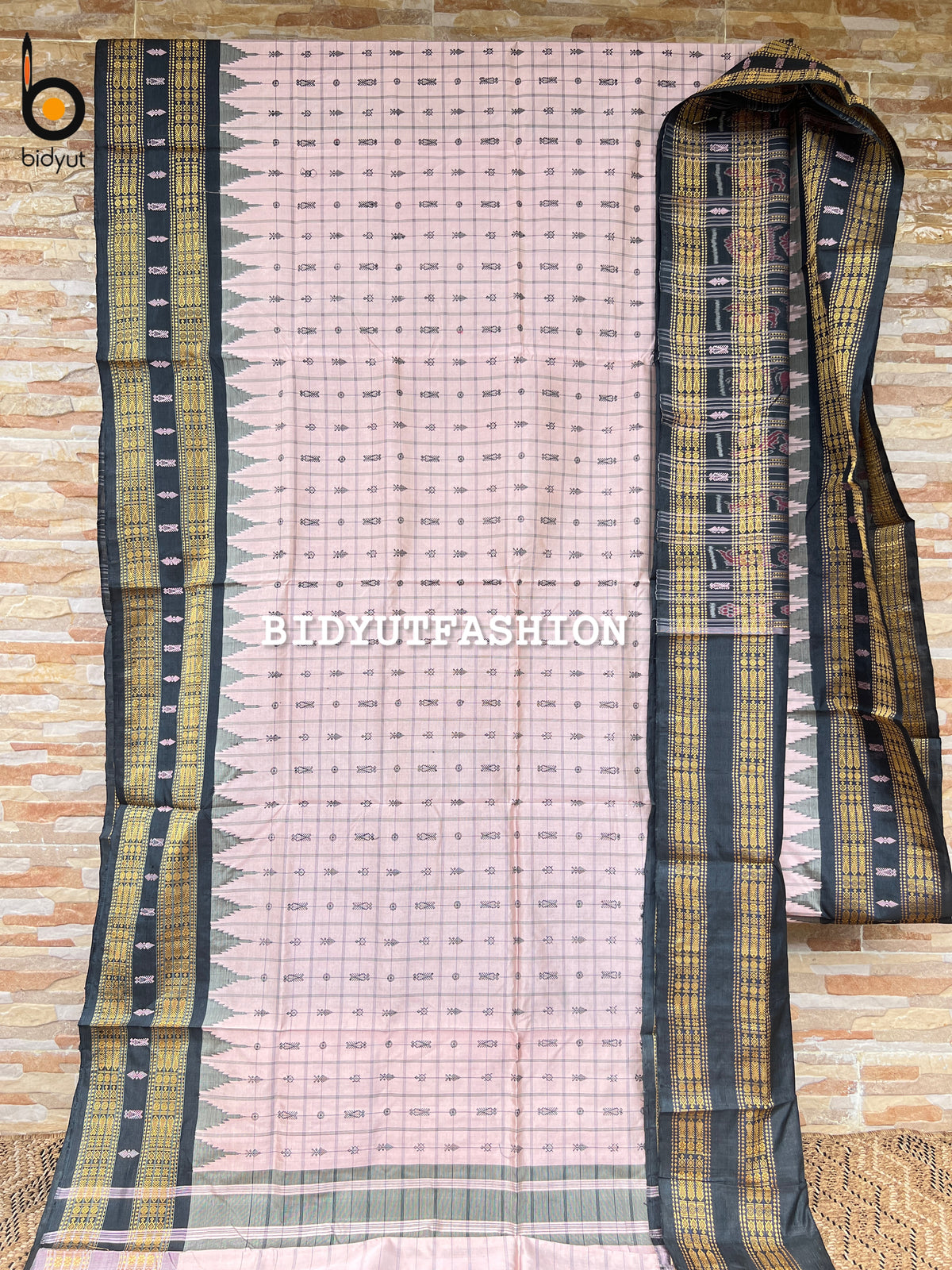 Masterpiece of Odisha handloom Hazarbuti Silk Saree pastel pink color - Bomkai with Sambalpuri Ikat work