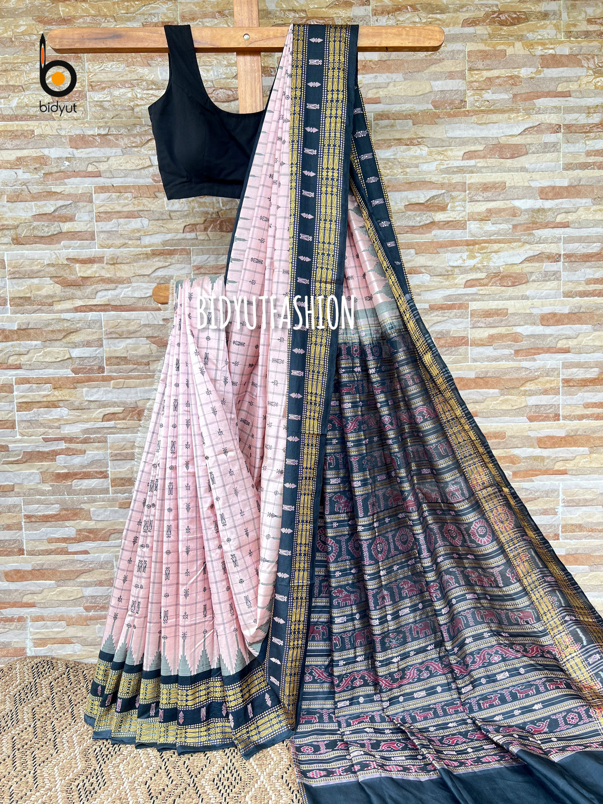 Masterpiece of Odisha handloom Hazarbuti Silk Saree pastel pink color - Bomkai with Sambalpuri Ikat work