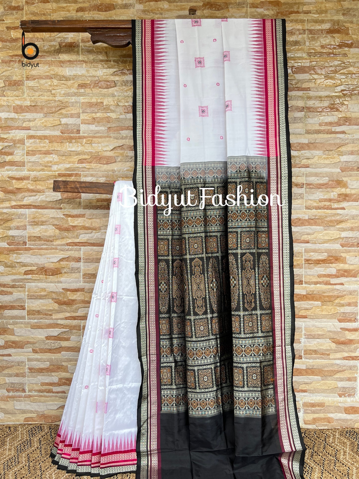 Handlooms of Odisha Sambalpuri Bomkai Silk Saree white color