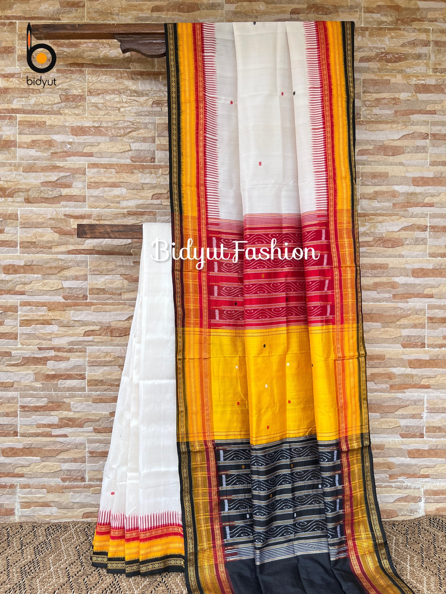 Odisha handloom Kathiphera Nuapatna Ikat Silk Saree white color
