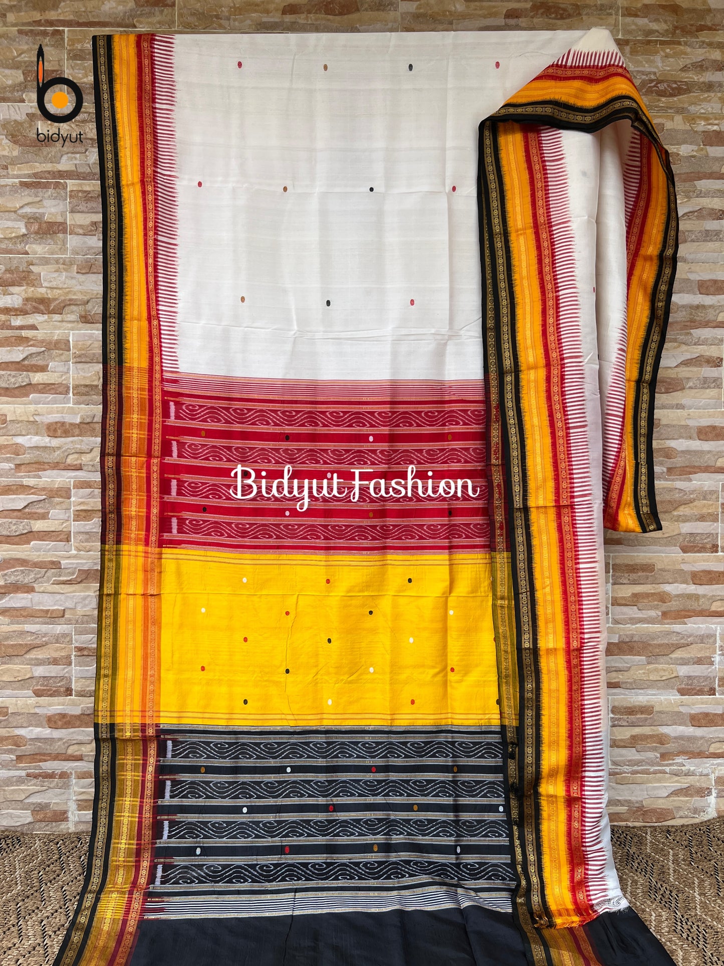 Odisha handloom Kathiphera Nuapatna Ikat Silk Saree white color