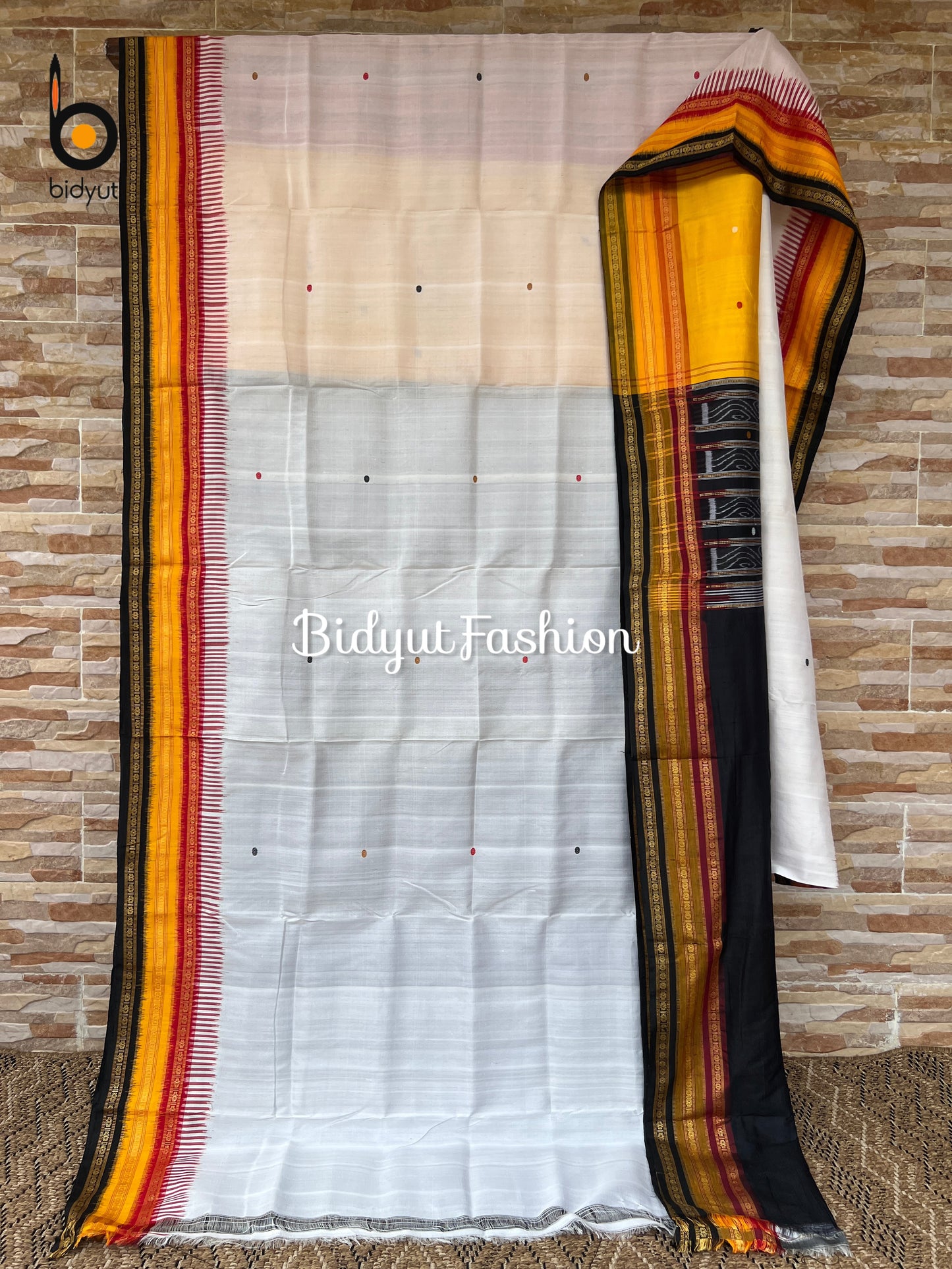 Odisha handloom Kathiphera Nuapatna Ikat Silk Saree white color