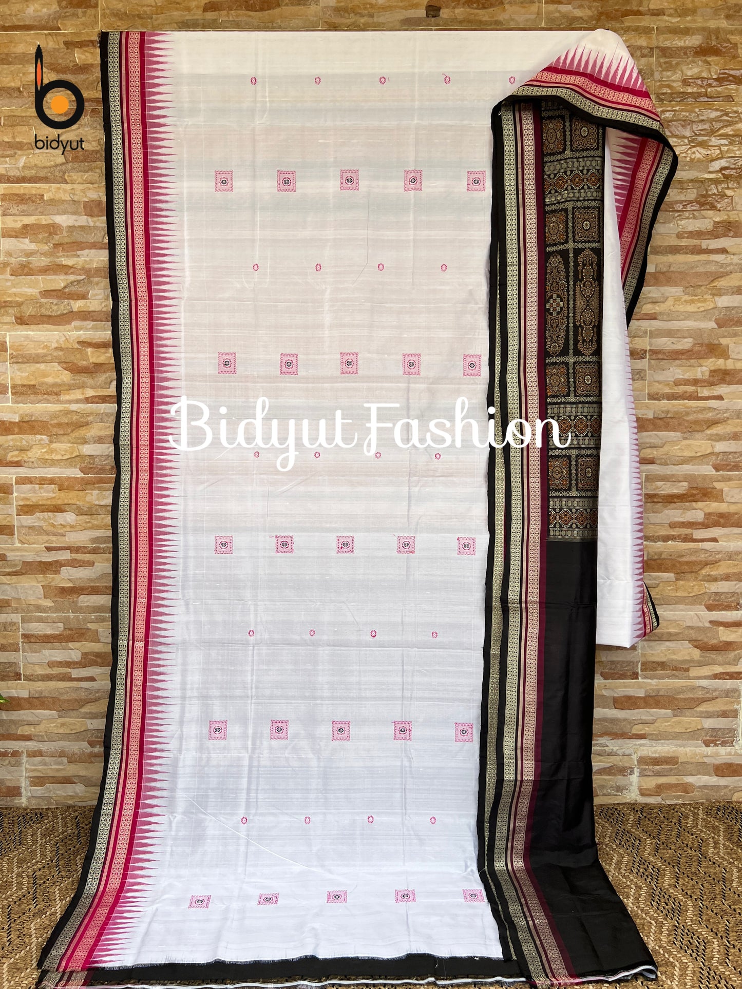 Handlooms of Odisha Sambalpuri Bomkai Silk Saree white color