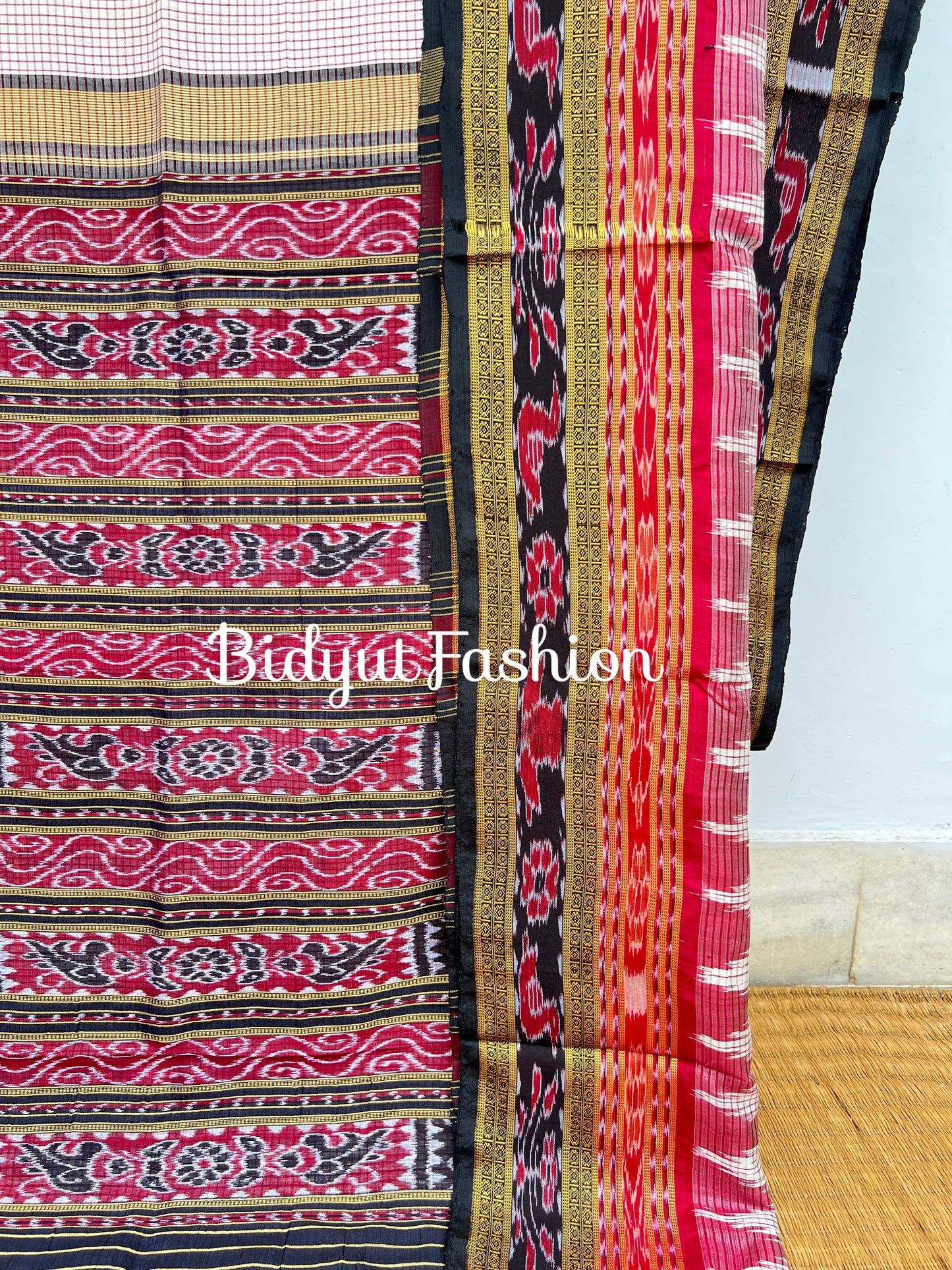 Handlooms of Odisha Sachipar Nuapatna Khandua Ikat Silk Sarees off white color