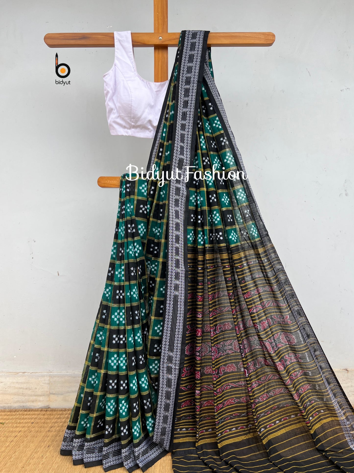 Handlooms of Odisha Sambalpuri Double Ikat Passapalli Cotton Saree Green color