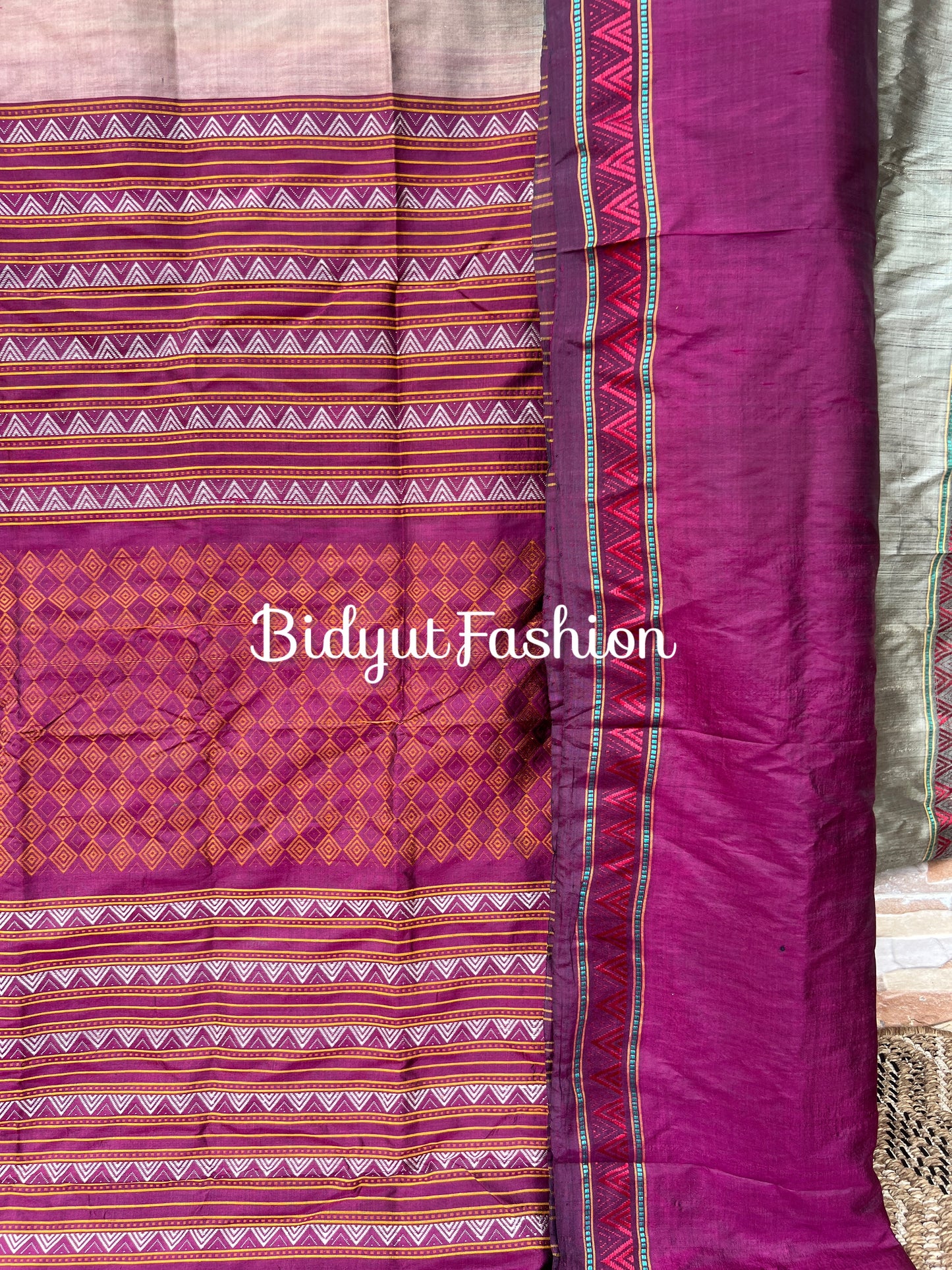 Odisha handloom| Dongria design| Nuapatna Ikat Silk Saree Beige Burgundy dual shade